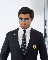 Angesichts der schwierigkeiten, die er bisher hatte, . Carlos Sainz On Twitter Agent 055 On Duty These Holidays Carlossainz Https T Co Slmy3bd4ag Twitter