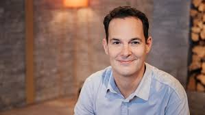 Radiomoderator bei radio bayern 3 see all employees similar pages antenne bayern gmbh & co. Ihr Gastgeber Dominik Poll Wir Uber Uns Wir In Bayern Br Fernsehen Fernsehen Br De