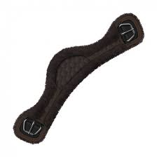 Mondgurte öffnen sich durch den mondsichelförmigen schnitt nach hinten, bieten der bauchwölbung reichlich platz und rutschen so nicht nach vorne. Mattes Lammfell Sattelgurt Athletico Western Gurt Westernreitshop Online Shop