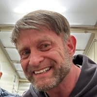 50+ perfiles de «Uriel»