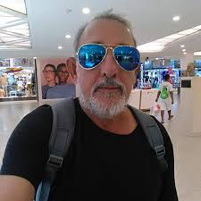 VÍDEO: De amarelinha, Tarcísio entoa “Fora PT” e constrange Flávio