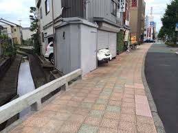 My Friend Living In Japan Walks By This Garage On Her Way To Work Post Pictures Funny Pictures Design Fails