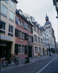 Beethovens geburtshaus in bonn ist schon seit 1889 ein ort des gedenkens an den wohl berühmtesten sohn der stadt. Deutsche Stiftung Denkmalschutz Beethoven Haus Bonn