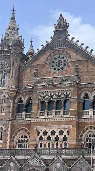 Where is the "Gate" in Churchgate? 🚉🕵️‍♂️ If you stand at Churchgate station today, you won't find a gate or a church in sight. To find the answer, you have to look
