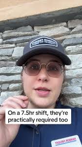 Amanda Sager's Instagram, Twitter & Facebook