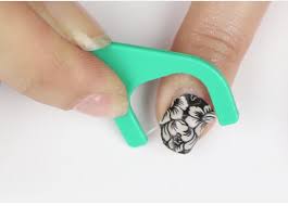 5 Genius Diy Hacks To Remove Nail Polish More Easily Simplemost Nail polish removers are a dime a dozen, but finding one that works well without stinking up an some of them even strengthen nails instead of weaken them.
