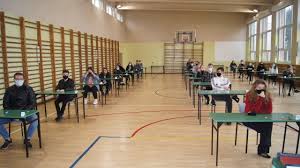Decyzją ministra edukacji i nauki przemysława czarnka w związku z epidemią i koniecznością prowadzenia edukacji zdalnej egzamin ósmoklasisty i egzamin maturalny w 2021 r. X0g2kn Bi6 Ehm
