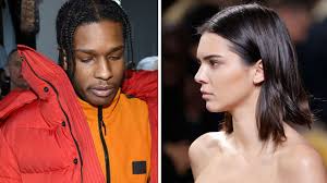 Kendall jenner might've been sharing instagram pictures to her grid all weekend, but why aren't fans allowed to comment right now? Schmuck Raub Kendall Jenners Freund Verliert 1 5 Millionen