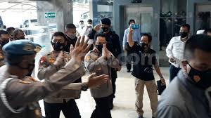 Sebelumnya, idham juga telah melalui serangkaian uji kepatutan dan kelayakan di komisi iii dpr ri. Jadi Pengagum Kapolri Listyo Ibaratkan Idham Azis Seperti Elang Pemimpin