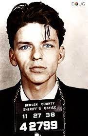 Roger pabst gilt als der frank sinatra interpret im deutschsprachigen raum. In 1938 A 23 Year Old Frank Sinatra Was Arrested In Bergen County N J On Charges Of Seduction And Adultery Frank Sinatra Fahndungsfotos Vintage Fotos
