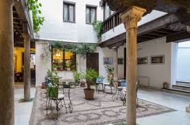 With a stay at casa del capitel nazari hotel, you'll be centrally located in granada, steps from plaza nueva and 12 minutes by foot from alhambra. Casa Del Capitel Nazari Granada Updated 2020 Prices