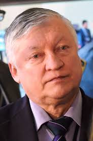 A continental breakfast is available daily at le magnifique. Karpov L Ancien Champion D Echecs Une Legende A Agen Le Republicain Lot Et Garonne