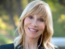 Roberta Cummings's Instagram, Twitter & Facebook