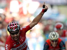 A burgos sprinta jasper philipsen, roglic sempre in maglia rossa (video) lo sprint della seconda tappa della vuelta espana la seconda tappa della vuelta espana si è conclusa con una volata di gruppo dopo una caduta avvenuta a 4 km dall'arrivo di alessandro cheti (articolo) e michele caltagirone (video) Vuelta A Espana 2018 Tutte Le Tappe Altimetria Calendario E Percorso