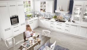 Landhaus Einbaukuche Norina 7706 Alpinweiss Kuchen Quelle Landhauskuche Kucheneinrichtung Einbaukuche