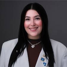 Cassandra Taft's Instagram, Twitter & Facebook