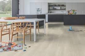 Whether you prefer vinyl tiles & planks, the authenticity of real wood flooring, or the practical benefits of a laminate floor, you will certainly find a floor that perfectly fits your needs and style. Les Sols Stratifies De Quick Step