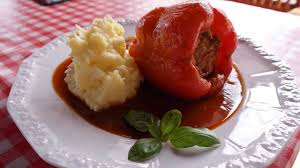 Gefullte Paprika Mit Hackfleisch Und Reis Rezept Rezept Paprika Mit Hackfleisch Gefullte Paprika Hackfleisch Rezepte