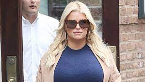Highlighting your hair, by putting the dye only on to strands of hair, also reduces any risk. Can You Dye Your Hair Pregnant Jessica Simpson Gets Blonde Makeover Hollywood Life