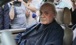 Jun 24, 2021 · ποινική δίωξη για βαριά σκοπούμενη σωματική βλάβη κατά συρροή άσκησε ο αρμόδιος εισαγγελέας σε βάρος του 37χρονου ιερομόναχου, που επιτέθηκε με βιτριόλι εναντίον επτά μητροπολιτών. Efyge Apo Thn Zwh O Akhs Tsoxatzopoylos Ergasia Syn