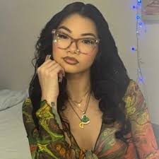 Ja'Carla Mitchell (@stuckonfashion)