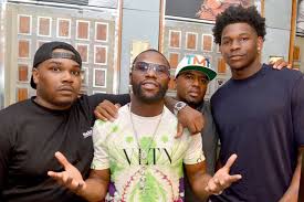 Floyd mayweather se enfrenta el próximo domingo 6 de junio a la estrella de las redes sociales logan paul, en una pelea de exhibición en el hard rock sin embargo, dicho enfrentamiento de exhibición generó 1,8 millones de dólares en pago por evento. U0fg68tphrixdm