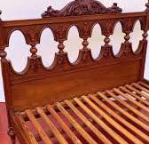 Cama de Casal Antiga em Madeira Cerejeira