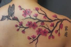 Quelle Est La Signification Des Tatouages De Fleurs De Cerisier La Fleur De Cerisier Est Une Fleur Ephe Tatouage De Fleurs De Cerisier Tatouage Fleur Tatouage