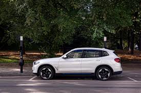 Und wie es sich für einen bmw mit dem legendären kürzel csl gehört, gibt er im video von carspymedia auch gleich auf den ersten metern richtig gas. Bmw Ix3 Das Erste Vollelektrische Suv Der Munchner
