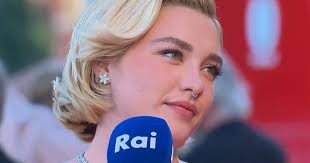 Florence Pugh shares sweet message about Don't Worry Darling cast after  Venice premiere