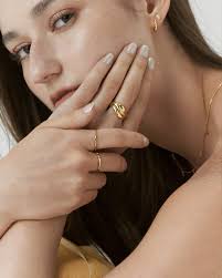 Sara Ring's Instagram, Twitter & Facebook