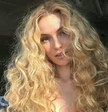 Karina Albuquerque Martins (kalbuquerquemartins)