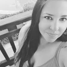 Noemie Nightingale (@NoemieN19)