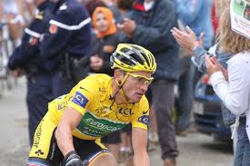 A cette occasion, france 2 met à l'honneur la célèbre tunique au travers de 10 épisodes d'une minute chacun. Tour De France La Vendee Fete Les 100 Ans Du Maillot Jaune Le Journal Du Pays Yonnais