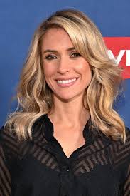 But the shocks didn't stop there, because not only is her hair much shorter, but she also added blonde highlights to her ends, so i guess summer isn't. The Hills Cast Evolution Photos From Original Reboot