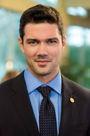 Look at those eyes!! Ryan Paevey