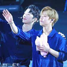 Ayah guanlin bahkan membawakan karangan bunga dengan pesan yang manis untuk jihoon. Panwink Brotherhood Park Jihoon And Lai Guanlin Photos Facebook