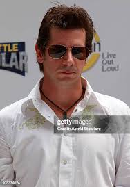 28 Photos & High Res Pictures