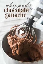 Chocolat Chantilly Ganache Seulement 2 Ingredients Et Le Plus Incroyable Saveur De Chocolat Utilisez Le Comme Garniture Ou Glaca En 2020 Cupcakes Ganache Idee Gateau