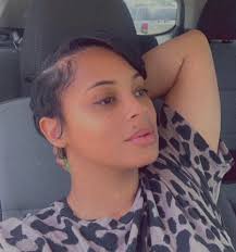 I'm this close 🤏🏽 to cutting my hair this year🥵😍 It gives FINE AUNTIE 🤪