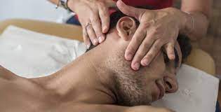 Vezi masajul terapeutic pentru spondiloza cervicala si dureri de coloana, pret si. Masajul Cervical Cand Se Face È™i Pentru Cine Este Potrivit Tehnici De Masaj Cervical Jolette Uleiuri De Masaj