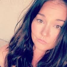 Tamara Holt's Instagram, Twitter & Facebook