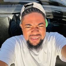 Kofi Larbi's Instagram, Twitter & Facebook