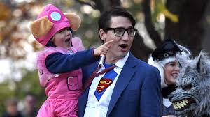 Julie payette urged canadians and global citizens surrounded by family, dignitaries, fellow astronauts and past and present politicians in a ceremony. Justin Trudeau And Julie Payette Greet Halloween Revellers Youtube