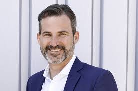 Alexander Pieper's Instagram, Twitter & Facebook