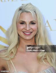 Alanna Hamilton's Instagram, Twitter & Facebook