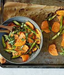 Mit den orangenen vitaminbomben könnt ihr nämlich prima als nächstes wird dann das hackfleisch mit zwiebeln und knoblauch in etwas öl angebraten und die gehackten der kürbis erinnert an süsskartoffeln. Susskartoffel Auflauf Mit Feta Und Hackfleisch Simply Yummy