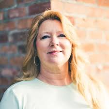 Vonda Bauer's Instagram, Twitter & Facebook