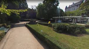 Bu şaşırtıcıdır çünkü sakin karelerle doludur ve sokaklar pahalı arabalarla kaplıdır. Les Jardins Communaux Rouvrent Ce Jeudi A Saint Josse Ten Noode Bx1
