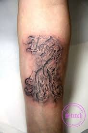 Stitch Namen In Stein Unterarm Tattoo Unterarm Tattoo Mann B Tattoo